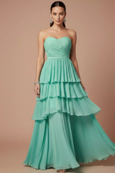 VESTIDO TOMARA QUE CAIA DE CORPETE DRAPEADO, SAIA EM CAMADAS PLISSADAS. MENTA
