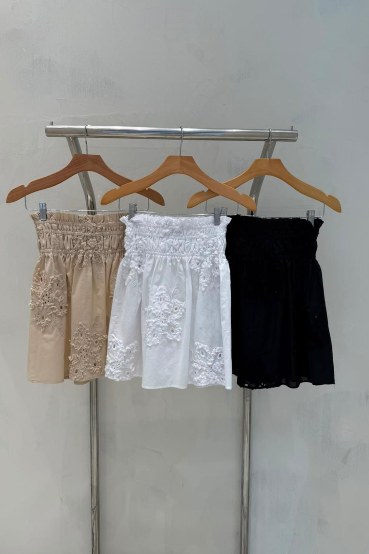 BLUSA DETALHES BORDADO BARRA BABADO